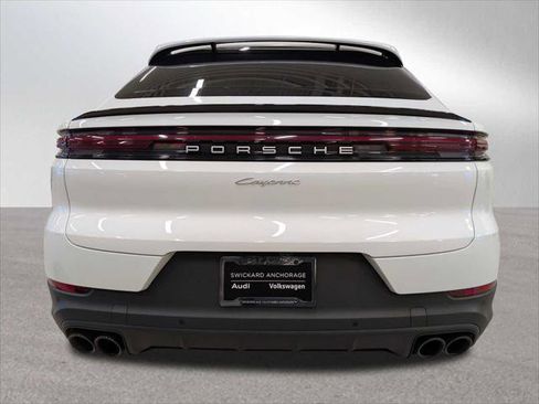 Used 2024 Porsche Cayenne Coupe image 4
