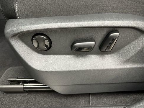 Certified 2025 Volkswagen Atlas SE image 13