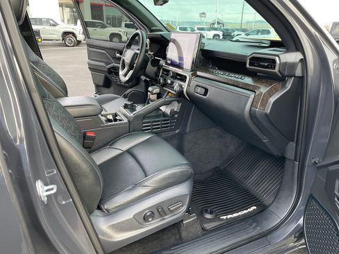 Used 2024 Toyota Tacoma Limited w/ Limited Package (LT) image 14