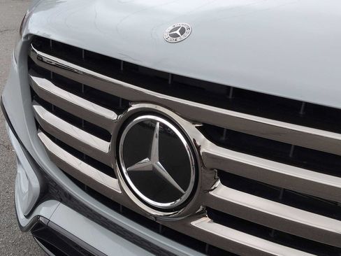 Used 2024 Mercedes-Benz GLS 450 4MATIC image 12