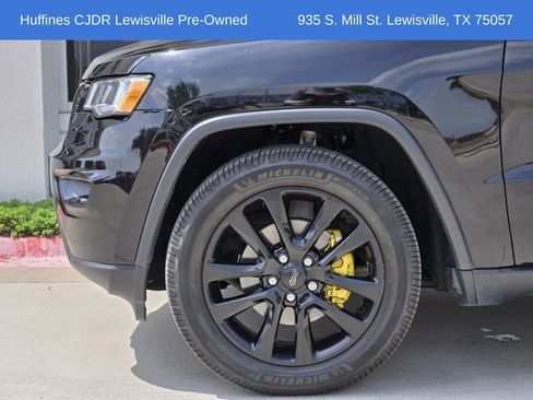 Used 2017 Jeep Grand Cherokee Limited image 8