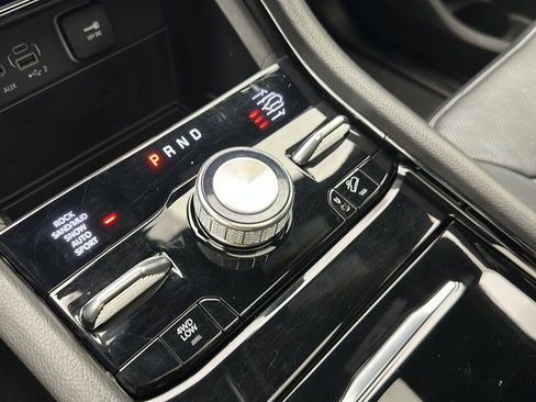 Used 2023 Jeep Grand Cherokee Overland AWD/4WD image 25