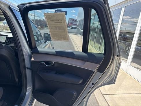 Used 2025 Volvo XC90 B5 Plus image 12