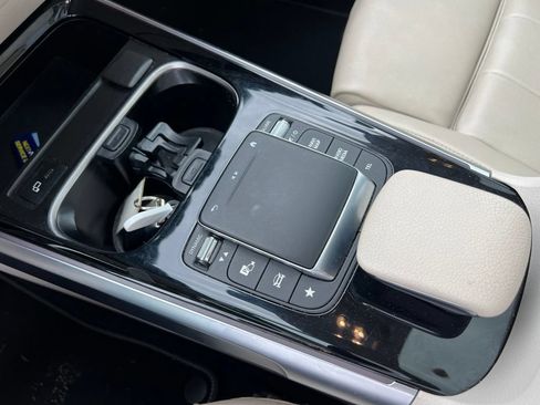 Used 2023 Mercedes-Benz GLB 250 4MATIC w/ Premium Package image 33