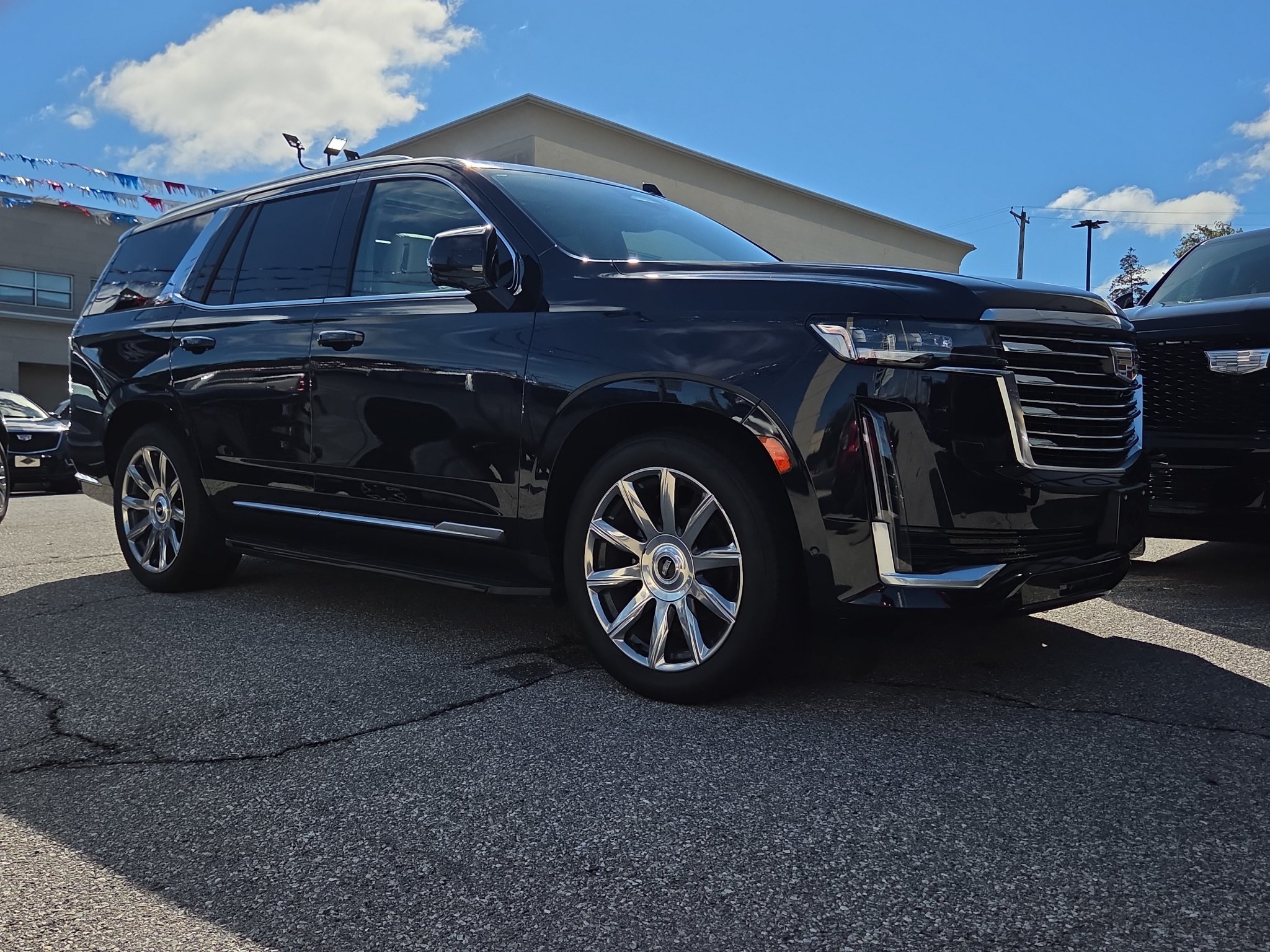 Used 2023 Cadillac Escalade Premium Luxury Platinum AWD/4WD image 2