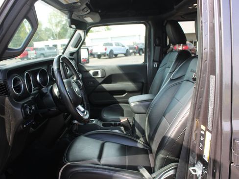 Used 2023 Jeep Wrangler Unlimited Sahara w/ Cold Weather Group AWD/4WD image 16