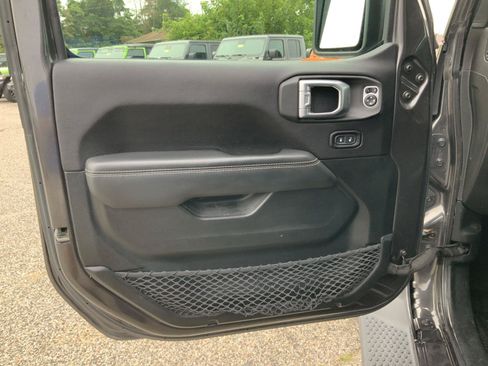 Used 2020 Jeep Wrangler Unlimited Sahara AWD/4WD image 21