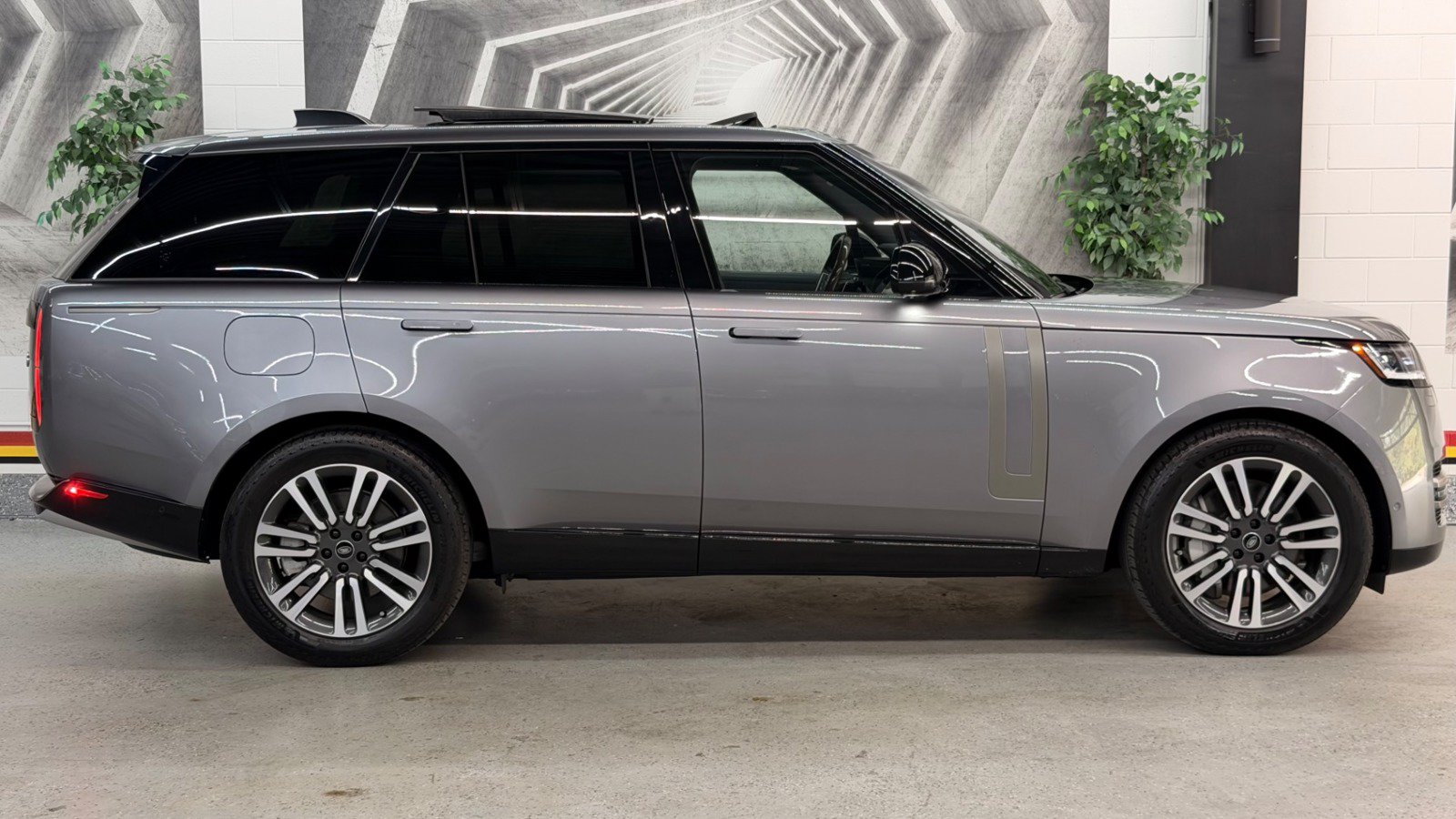 Used 2023 Land Rover Range Rover SE AWD/4WD image 6
