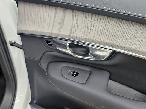 Certified 2025 Volvo XC90 T8 Ultra w/ Protection Package Premier image 10