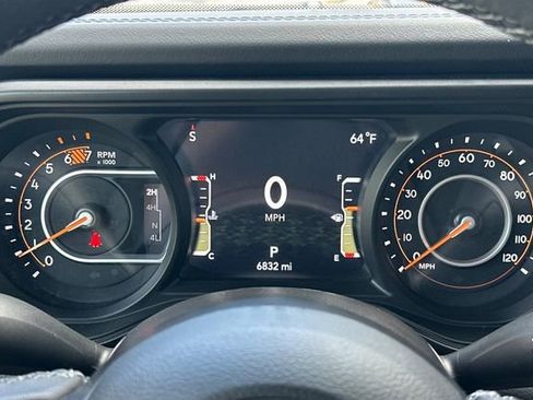 Used 2025 Jeep Wrangler Unlimited Rubicon AWD/4WD image 22