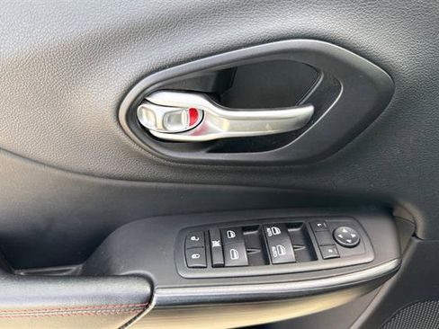 Used 2014 Jeep Cherokee Trailhawk w/ Technology Group image 10