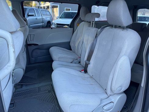 Used 2012 Toyota Sienna LE w/ Towing Pkg image 24