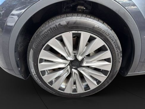 Used 2024 Tesla Model Y Long Range AWD/4WD image 21