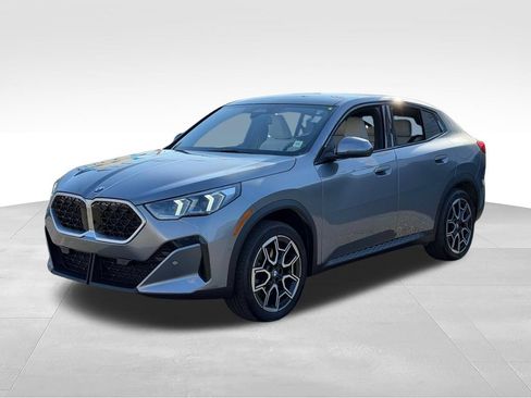 Used 2026 BMW X2 xDrive28i AWD/4WD image 3