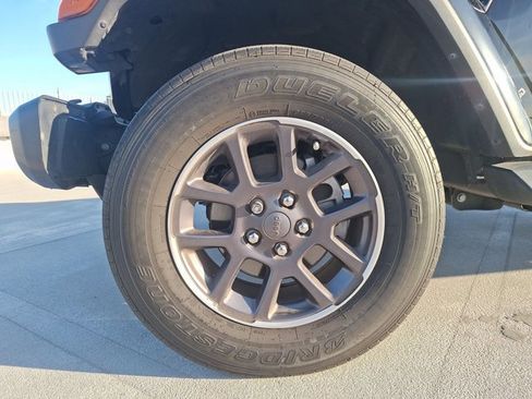 Used 2022 Jeep Gladiator Overland w/ Popular Equipment Package image 18