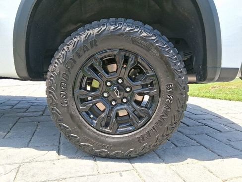 Used 2024 Chevrolet Silverado 1500 ZR2 w/ Technology Package AWD/4WD image 23