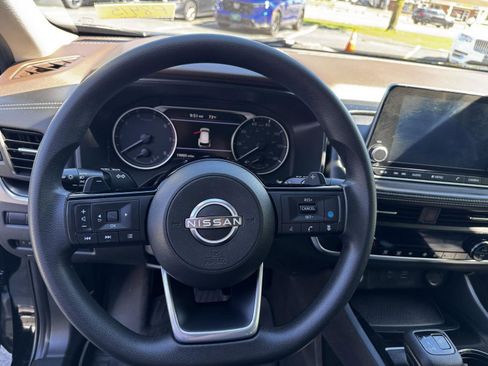 Used 2023 Nissan Rogue SV AWD/4WD image 19