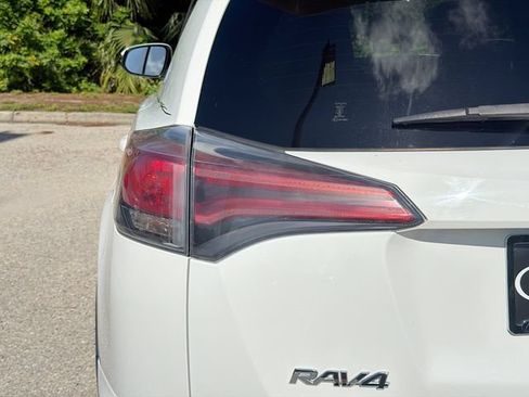 Used 2018 Toyota RAV4 XLE w/ Convenience Package AWD/4WD image 10