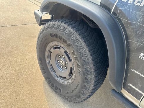Used 2022 Ford Bronco Everglades AWD/4WD image 8