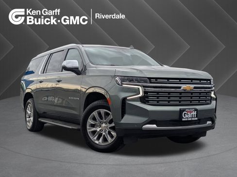 Used 2023 Chevrolet Suburban Premier image 1
