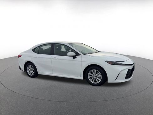 Used 2025 Toyota Camry LE image 2