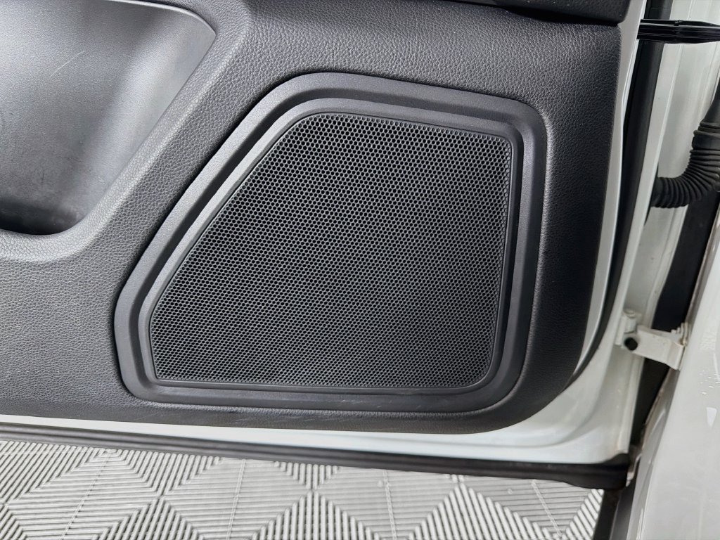Certified 2023 Porsche Macan AWD/4WD image 21