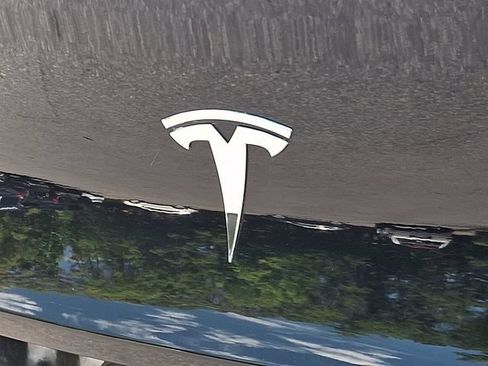 Used 2021 Tesla Model Y Long Range AWD/4WD image 32