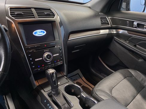 Used 2017 Ford Explorer Limited image 14