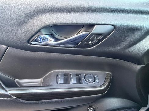 Used 2017 GMC Acadia SLT image 16