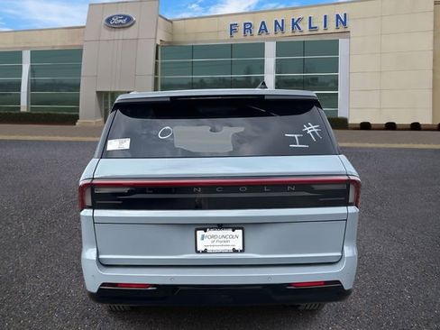 New 2026 Lincoln Navigator Reserve image 6