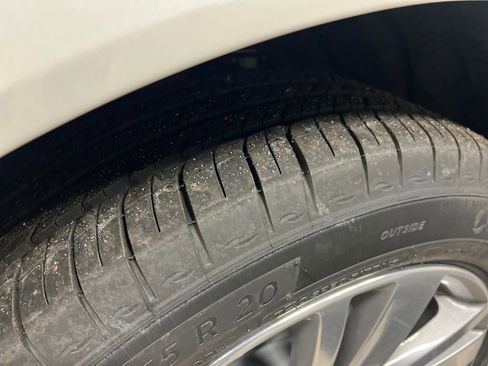 Certified 2026 Cadillac XT5 Premium Luxury w/ LPO, Floor Liner Package image 10