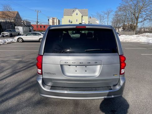Used 2018 Dodge Grand Caravan SE w/ UConnect Hands-Free Group image 6