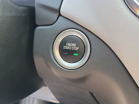 Used 2021 Chevrolet Equinox LS w/ LS Convenience Package FWD image 28