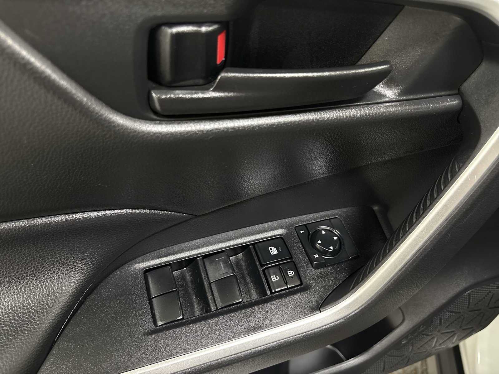 Certified 2021 Toyota RAV4 LE AWD/4WD image 15