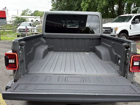 Used 2023 Jeep Gladiator Rubicon w/ LED Lighting Group AWD/4WD image 37