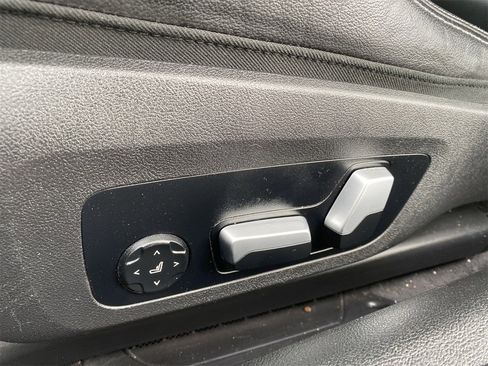 Used 2022 BMW 430i xDrive Convertible w/ Convenience Package image 17