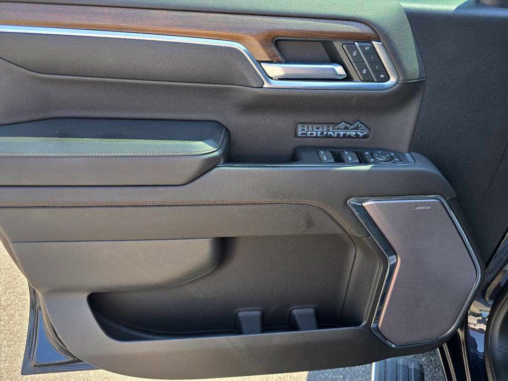 Used 2023 Chevrolet Silverado 1500 High Country w/ Z71 Off-Road Package AWD/4WD image 8