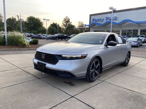 Used 2024 Honda Accord Sport image 4