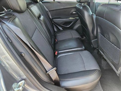 Used 2020 Chevrolet Trax LT w/ Driver Confidence Package FWD image 18