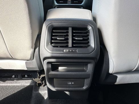 New 2025 Volkswagen Taos SE image 8