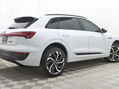 Used 2024 Audi Q8 e-tron Prestige image 8