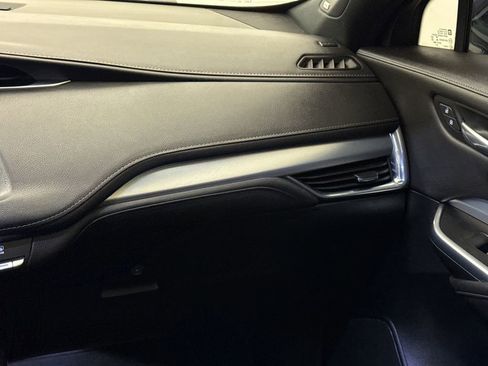 Used 2021 Cadillac XT4 Premium Luxury FWD image 17