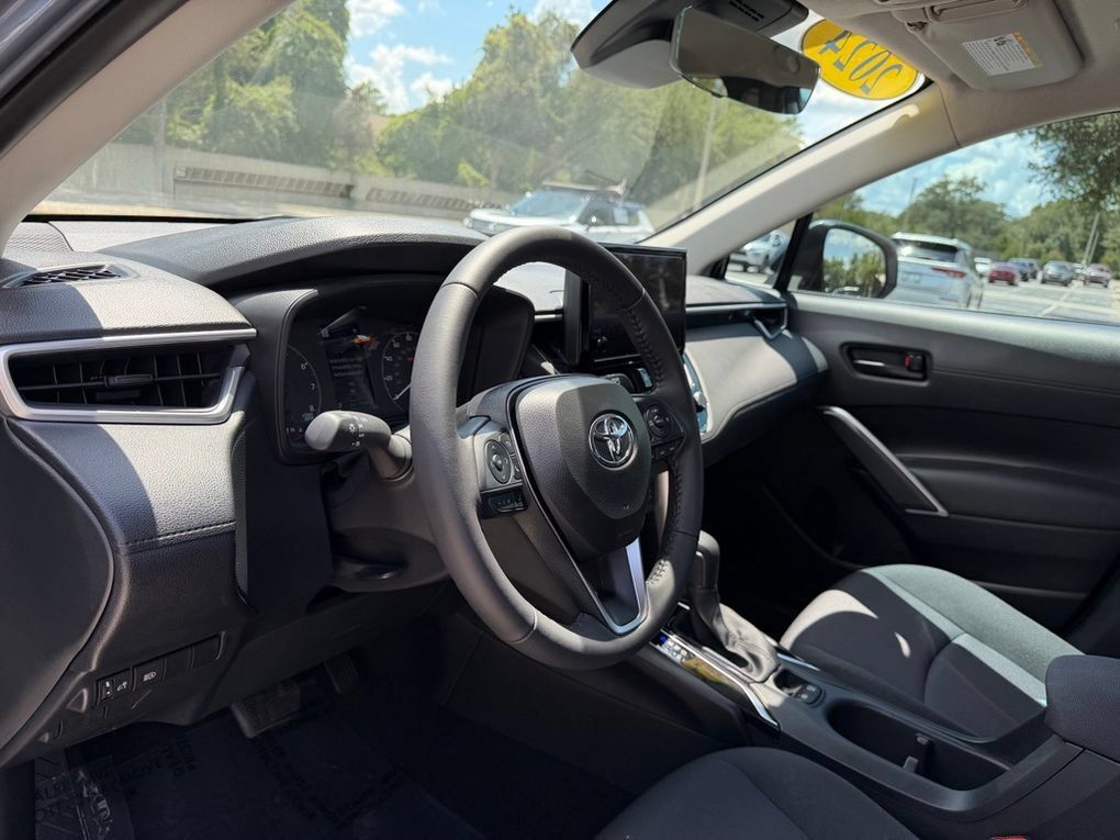 Used 2024 Toyota Corolla Cross LE FWD image 39