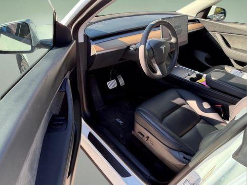 Used 2022 Tesla Model Y Performance AWD/4WD image 9