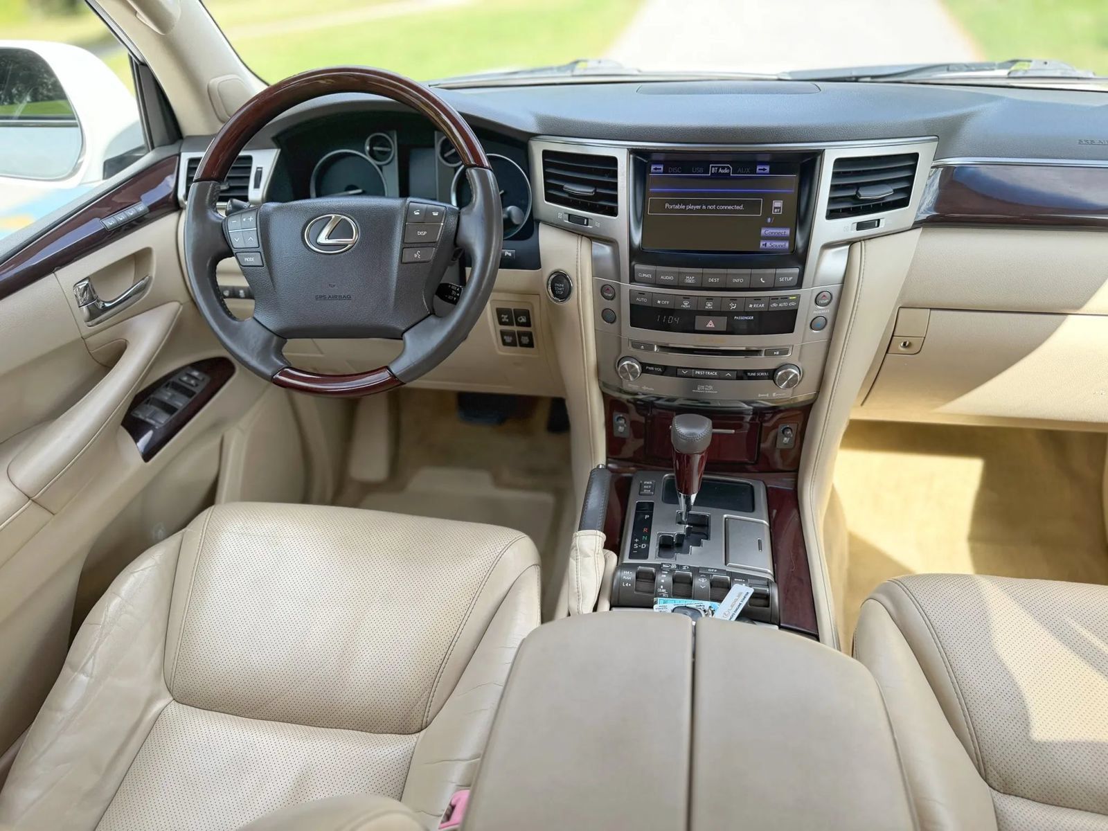 Used 2013 Lexus LX 570 4WD w/ Luxury Pkg image 65