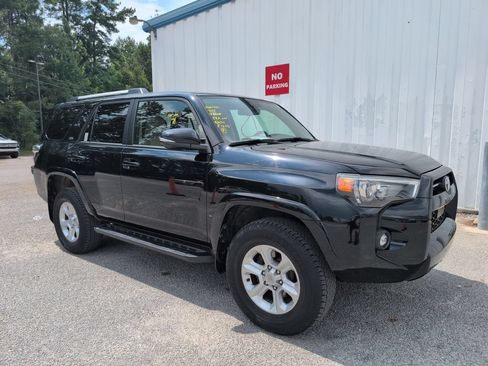 Used 2022 Toyota 4Runner SR5 Premium w/ Moonroof Package AWD/4WD image 1