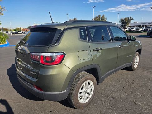 Used 2018 Jeep Compass Sport AWD/4WD image 3