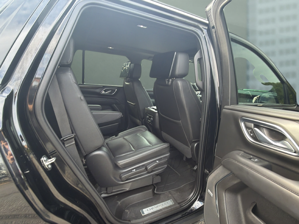 Used 2021 Chevrolet Tahoe Z71 w/ Luxury Package AWD/4WD image 17