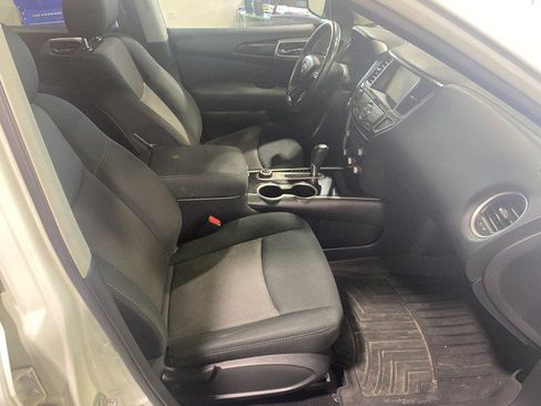 Used 2017 Nissan Pathfinder SV AWD/4WD image 18