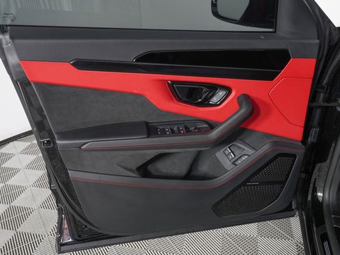 Used 2025 Lamborghini Urus SE image 15